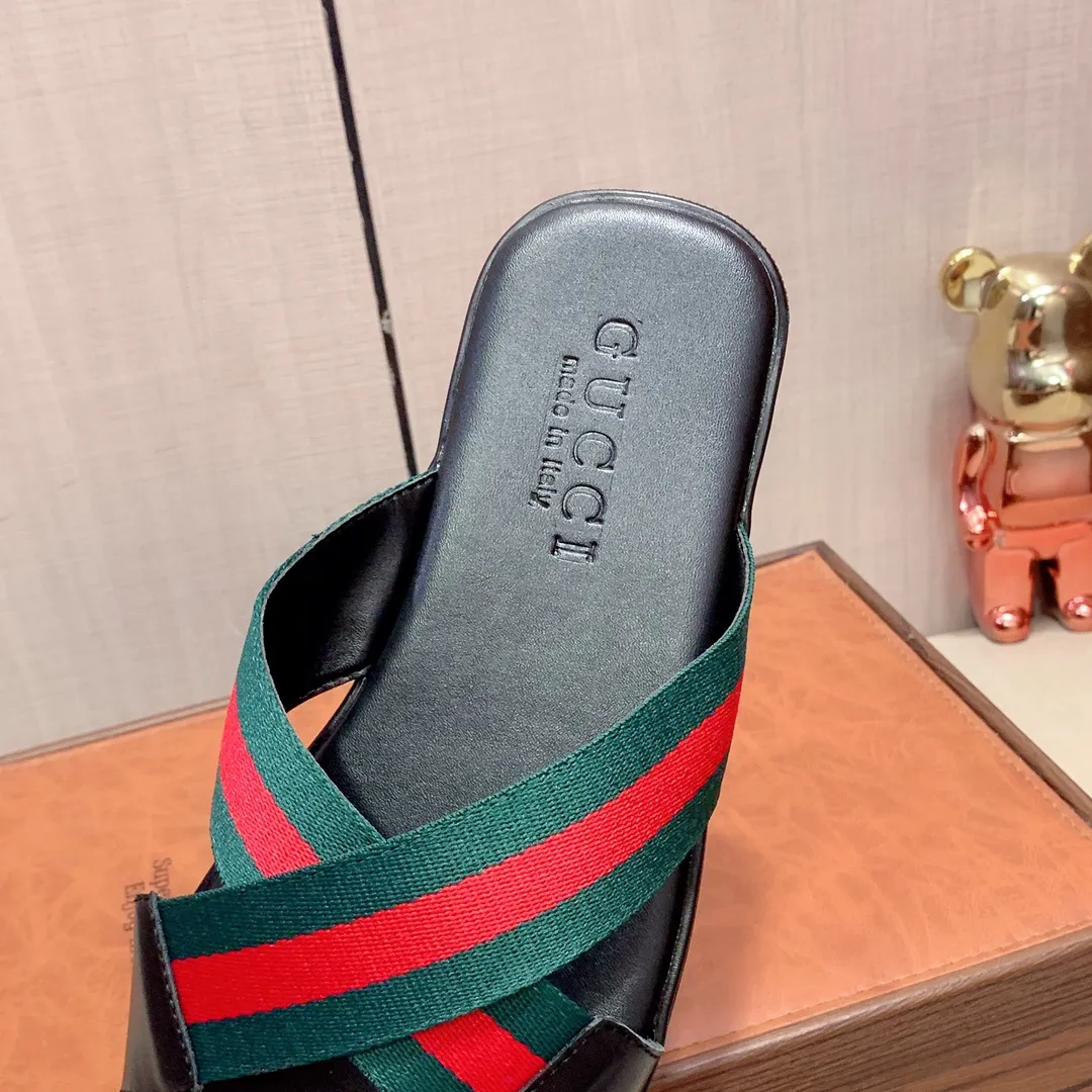 Slippers: New model: Factory price: 240💰💰🎩🎩🔥🔥《 Gucci* 》Series of slippers top purchasing agent🔍🔍Sold at the same time for men, original Italian imported webbing made of selected cowhide, exquisite workmanship,), sole: (super comfortable) original factory special sole, ⚠️exclusive double-layer movable molded sole super comfortable⚠️, real shot🎬the real thing is more beautiful🔍🔍266 regular code 38-44, can be ordered 45.
